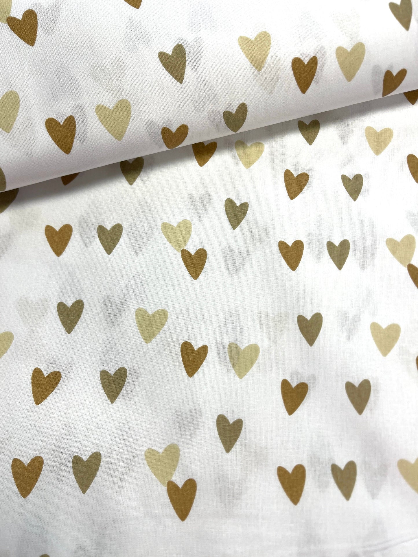 alt
Image with 100% cotton fabric - brown hearts 125 g/m² – available at Šarlotes Audumi