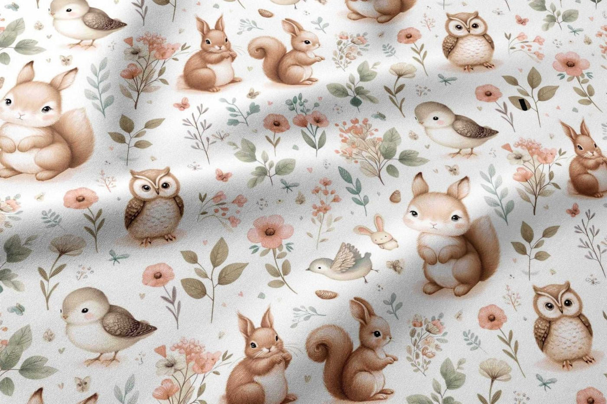 Image en tissu 100 % coton avec animaux de la forêt et fleurs délicates – disponible en ligne chez Šarlotes audumi