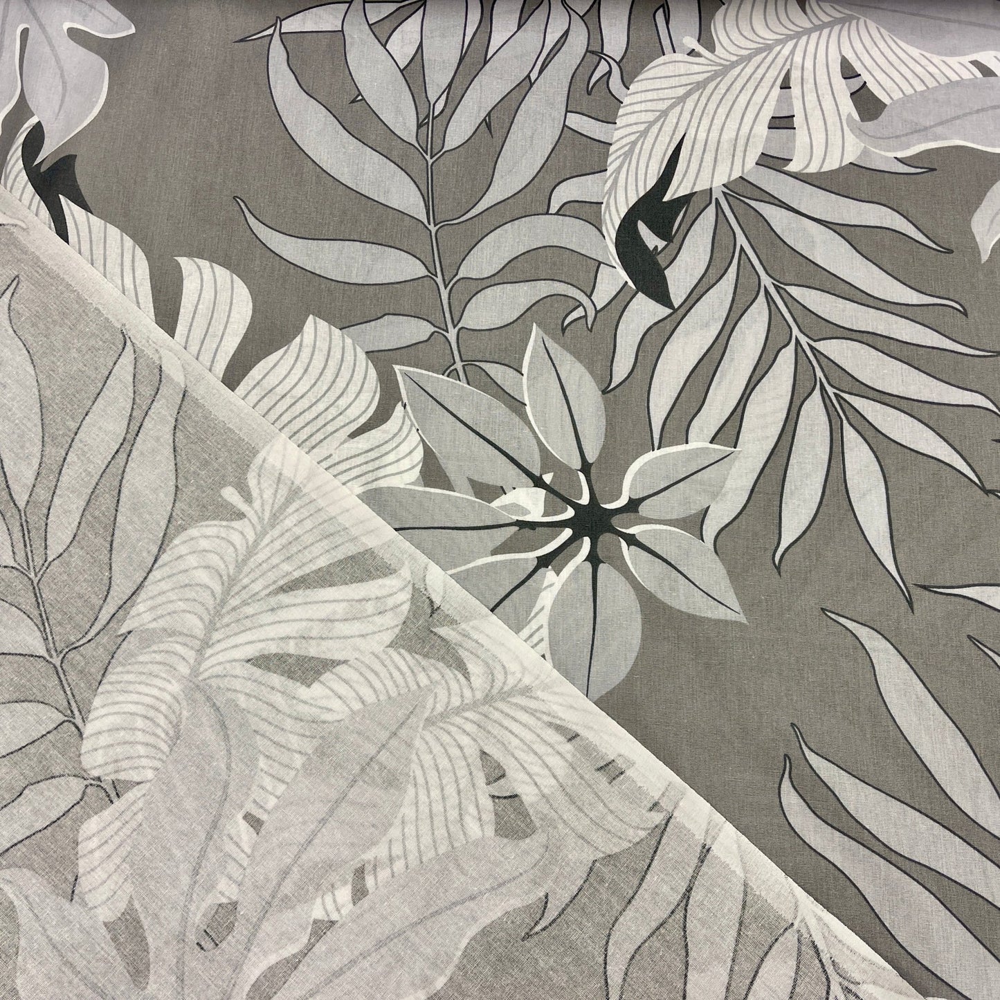 Tissu 100 % coton - motif feuilles gris 220 cm 125 g/m²
