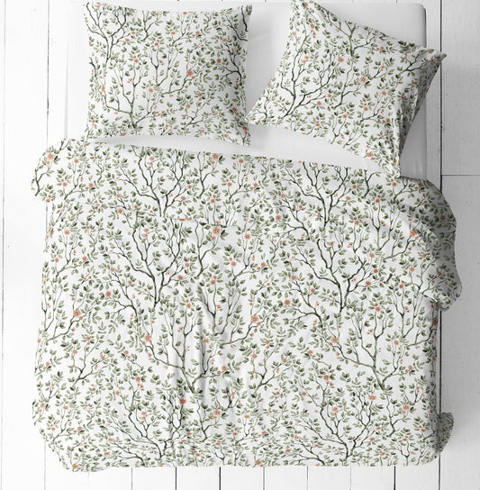 Tissu 100 % coton à motif de fines branches vertes et de petites fleurs sur fond blanc – disponible en ligne chez Šarlotes audumi