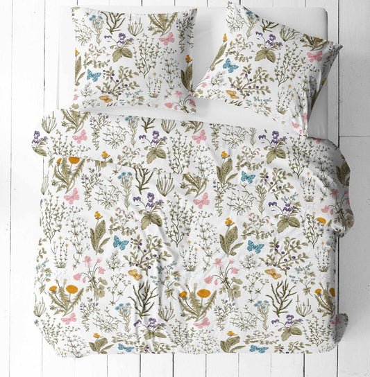 Image d’un tissu 100 % coton à délicat motif de plantes des prés – disponible en ligne chez Šarlotes audumi