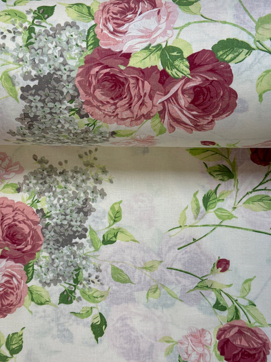 Bild mit 100 % Baumwollstoff – beige mit rosa Rosenmustern, 220 cm – online erhältlich bei Šarlotes audumi