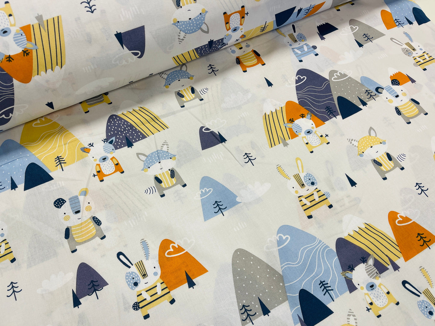 100% Cotton fabric - animals in the mountains 125 g/m²