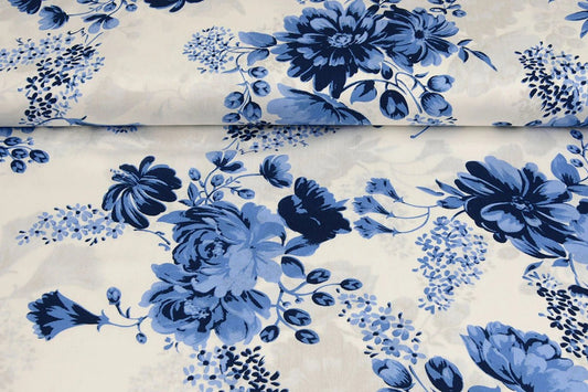 100% viscose fabric - blue floral motif 95 g/m²