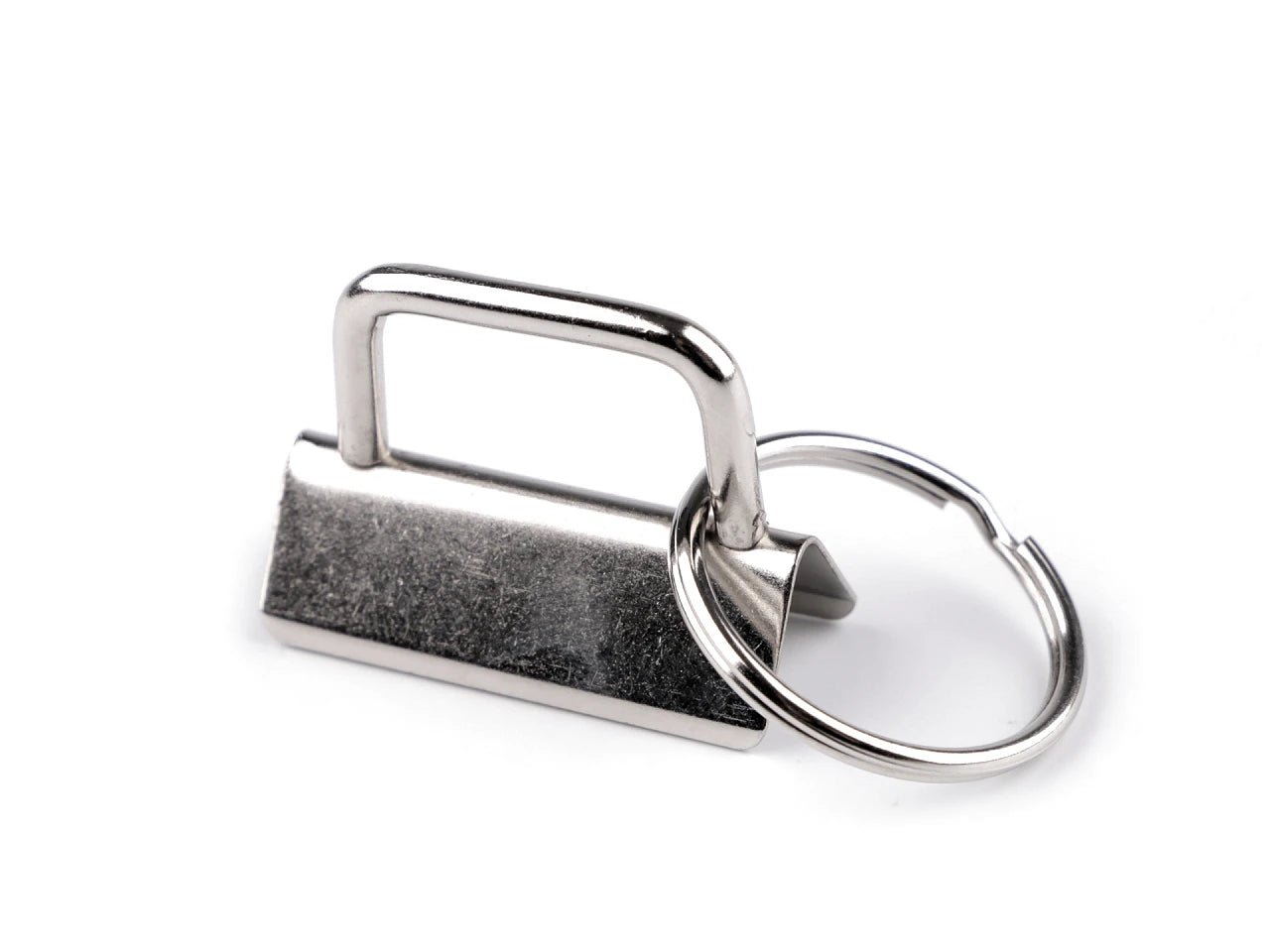 Image du porte-clés avec anneau de fixation 32 mm – disponible chez Šarlotes audumi