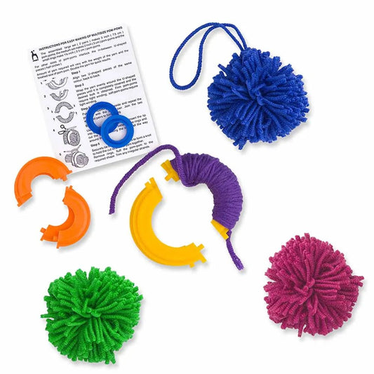 Image du fabricant de pompons Pony de différentes tailles – disponible chez Šarlotes audumi
