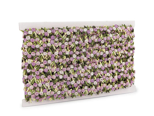 Image du ruban décoratif à fleurs 3D – violet clair, 15 mm – disponible en ligne chez Šarlotes audumi