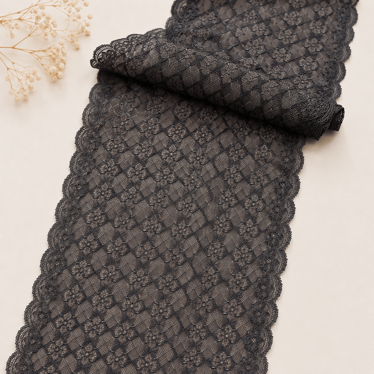 Image avec dentelle élastique 16 cm chocolat – disponible en ligne chez Šarlotes audumi