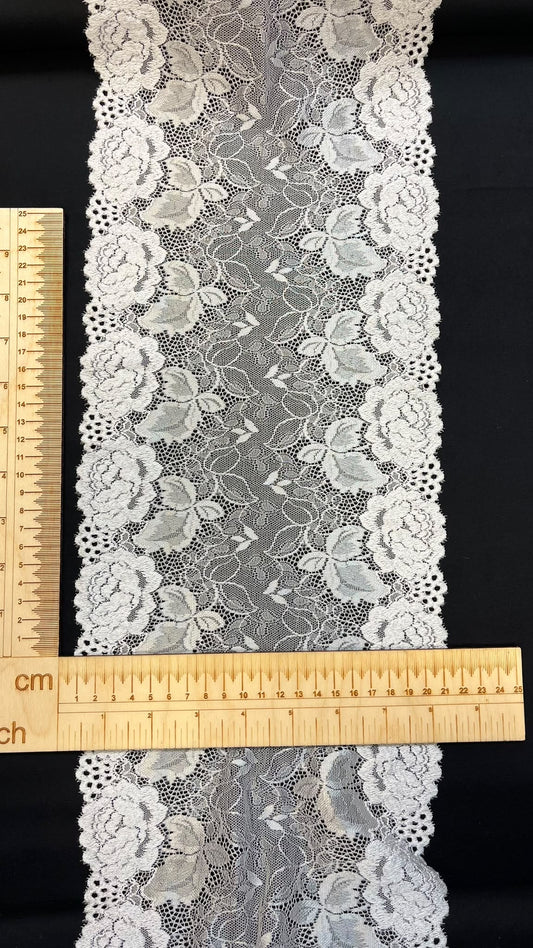 Image de dentelle fine extensible 22 cm, gris argenté – disponible en ligne chez Šarlotes audumi