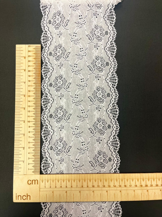 Image de dentelle florale élastique 17 cm blanc neige – disponible en ligne chez Šarlotes audumi