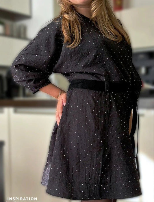 Tissu extensible pour robe avec cristaux – disponible en ligne chez Šarlotes audumi