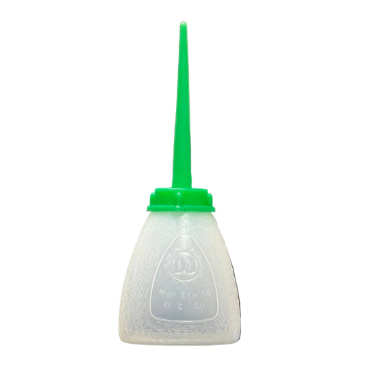 Image d’un distributeur d’huile pour travaux fins - 180 ml – disponible chez Šarlotes audumi