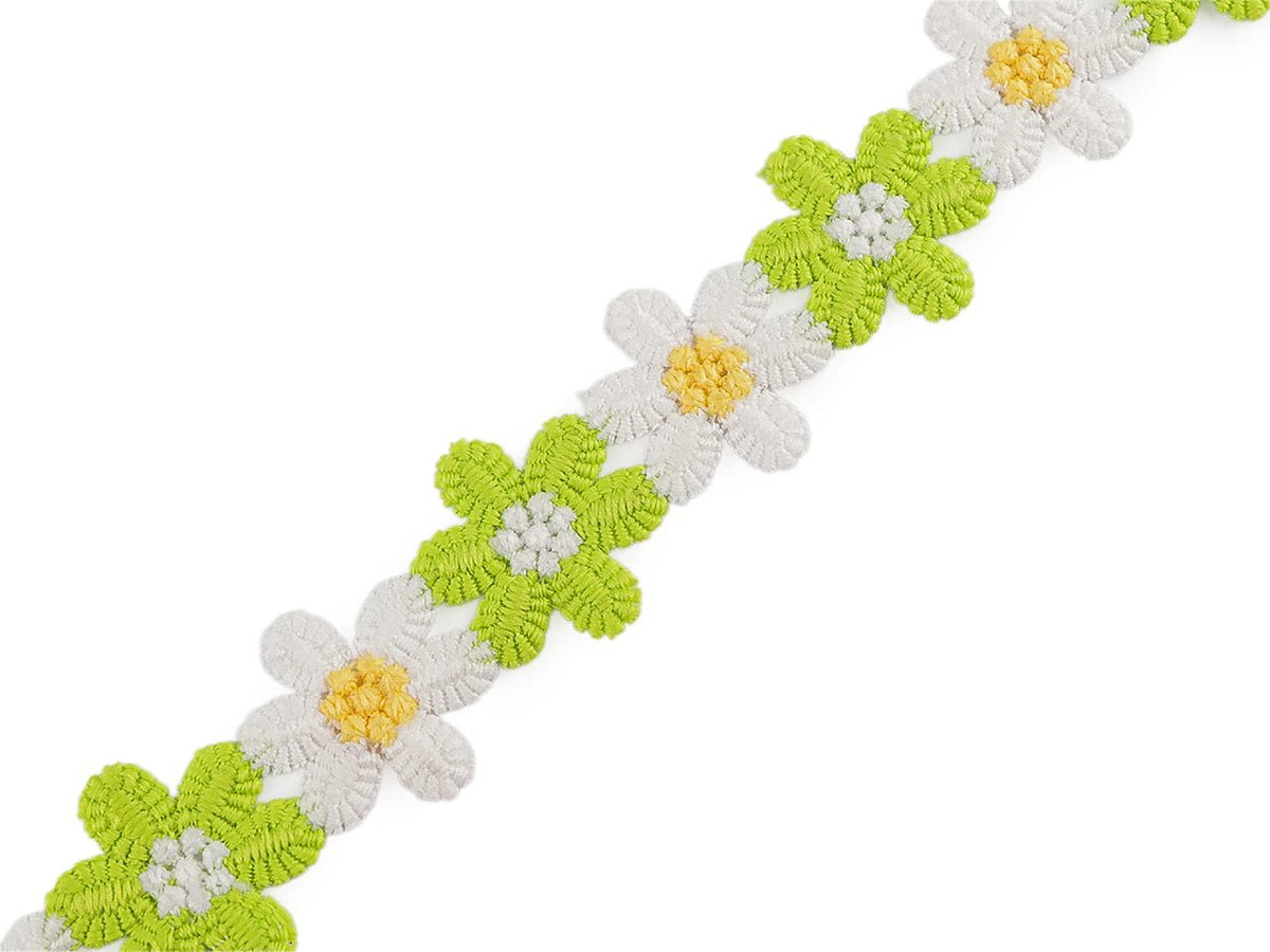 Image de dentelle guipure à fleurs, vert clair et blanc, 30 mm – disponible en ligne chez Šarlotes audumi