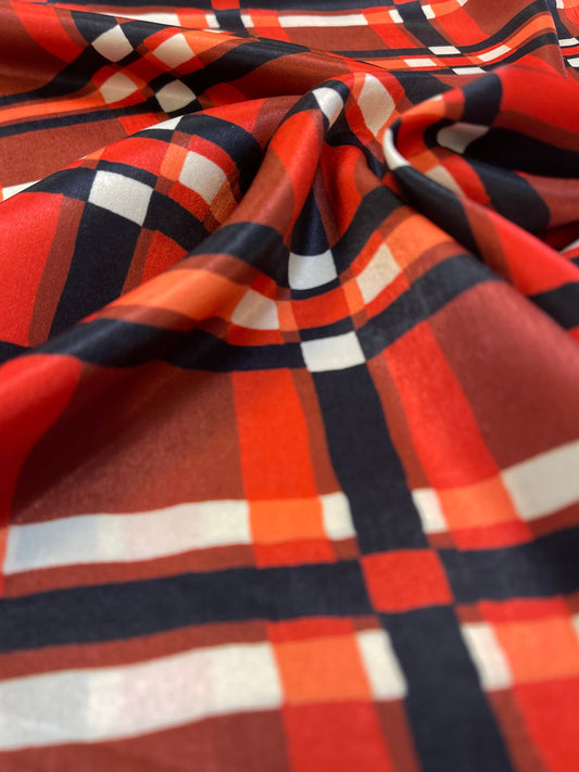 Image with Italian satin fabric, plaid pattern | 140 cm | defective – available at Šarlotes audumi