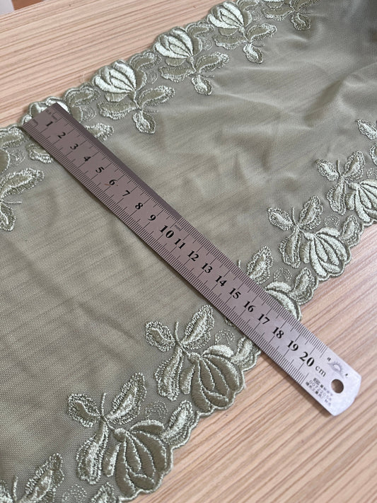 Dentelle brodée 18 cm - verte – disponible chez Šarlotes audumi