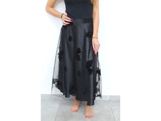 alt
Image of embroidered tulle with ginkgo, 29 g/m² – available at Šarlotes audumi