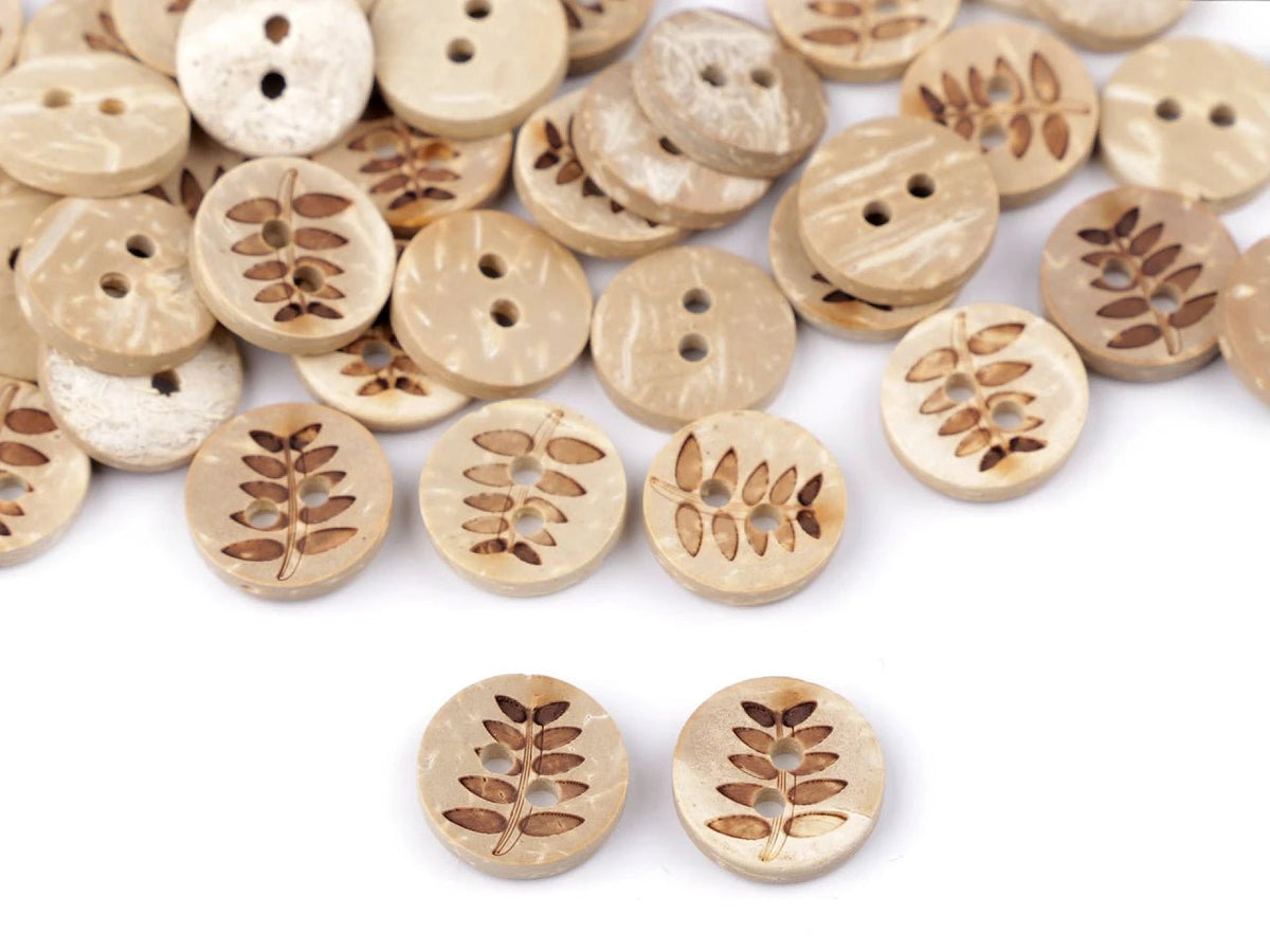 Boutons en coco en forme de feuille, 12,5 mm – disponibles en ligne chez Šarlotes audumi