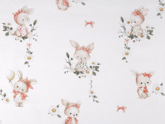Image de flanelle de coton avec de petits lapins portant des nœuds roses – 100 % coton – disponible en ligne chez Šarlotes audumi