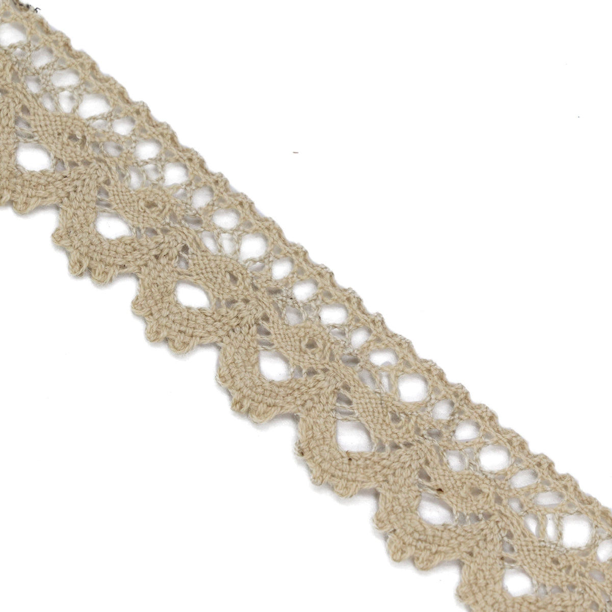 Image avec ruban de dentelle en coton, beige – 2,2 cm – disponible en ligne chez Šarlotes audumi