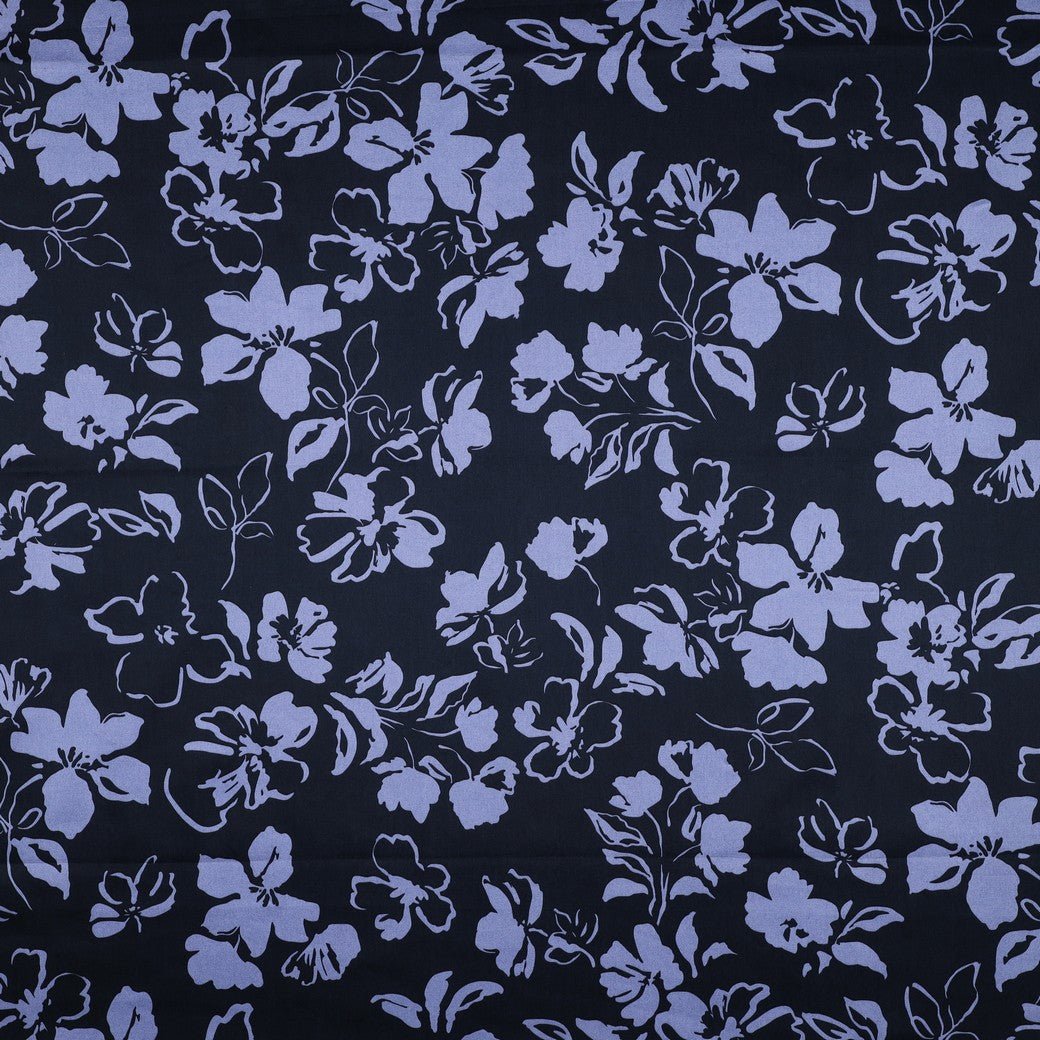 Image de tissu en satin de coton à motif floral 115 g/m² – disponible chez Šarlotes audumi