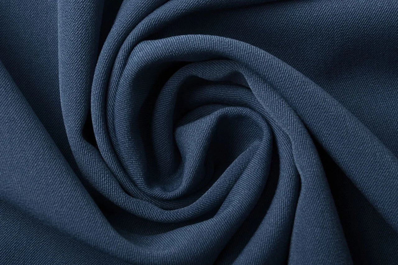Tissu de costume avec élasthanne - bleu jean 275 g/m² – disponible chez Šarlotes audumi