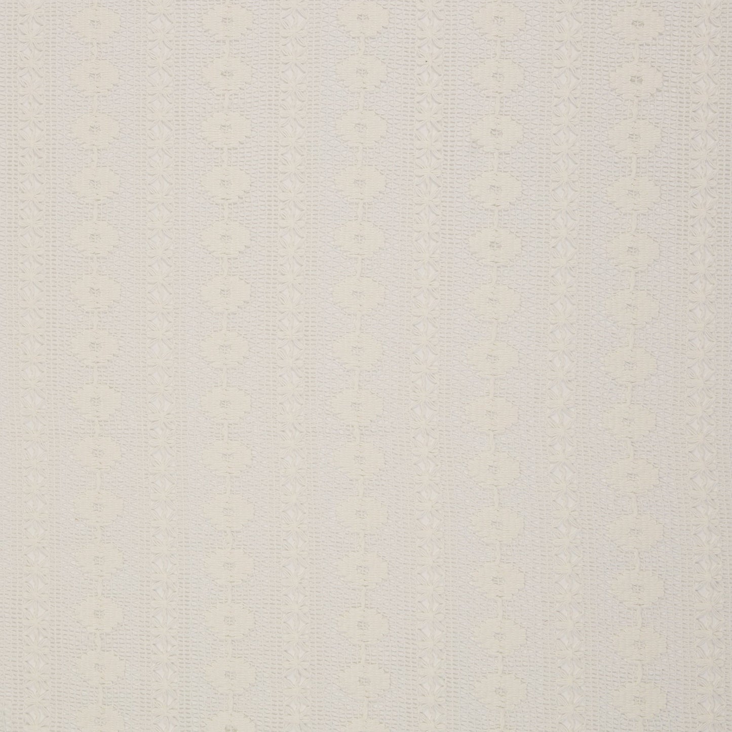 Image de tissu en dentelle blanc chaud à motif floral – disponible en ligne chez Šarlotes audumi