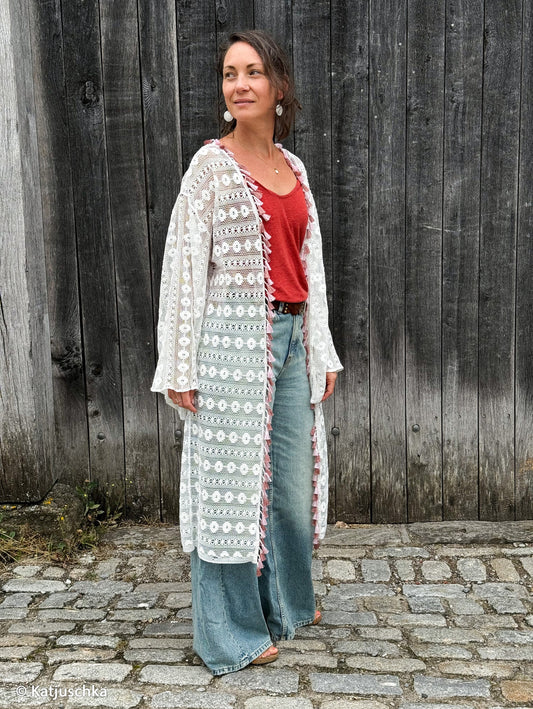 Image de tissu en dentelle blanc chaud à motif floral – disponible en ligne chez Šarlotes audumi