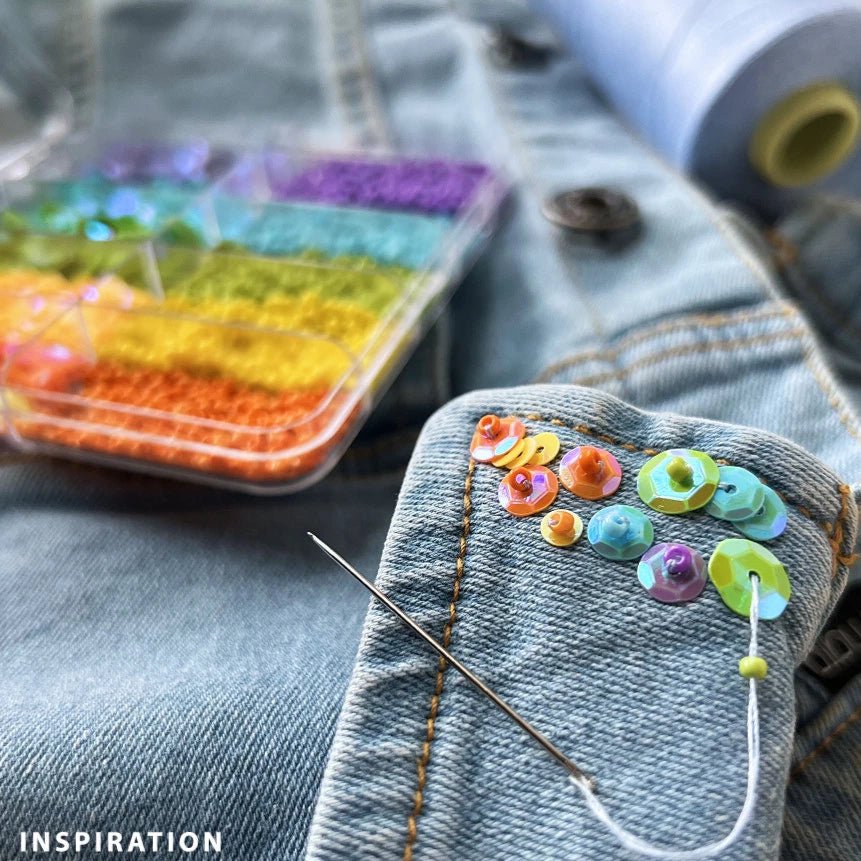 Kit de perles et de paillettes dans une boîte en plastique (12.3 × 6.3 × 1.3 cm)