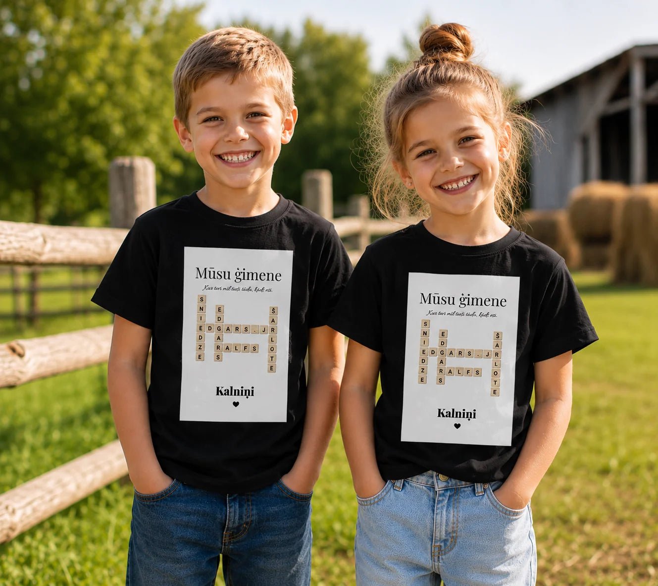 Bild mit personalisiertem Familien-T-Shirt im „Scrabble“-Stil – Kindergröße – erhältlich bei Šarlotes audumi