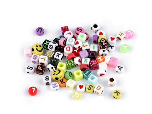 Image with plastic bead mix – letters, hearts and smileys | 6–10 mm – available at Šarlotes audumi
