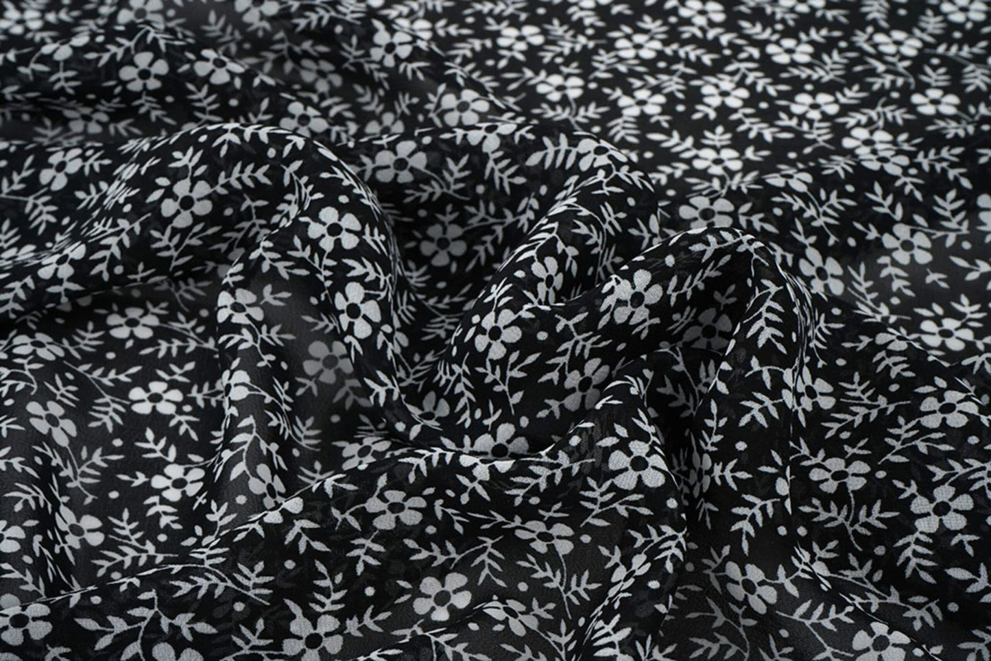 Chiffon à petites fleurs blanches sur fond noir | 150 cm | 65 g/m²