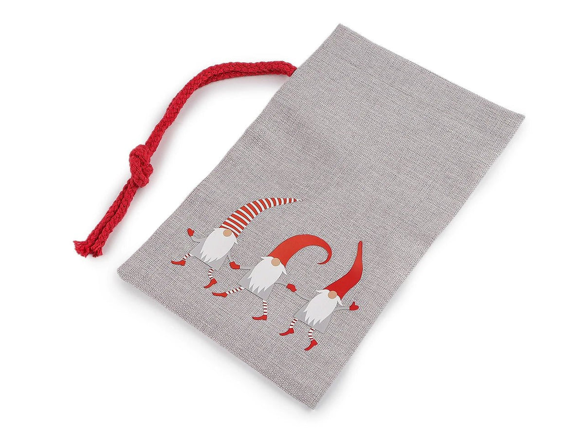 alt
Image avec un sac cadeau de Noël au design de trois lutins 15x25 cm – disponible en ligne chez Charlotte’s Audumi