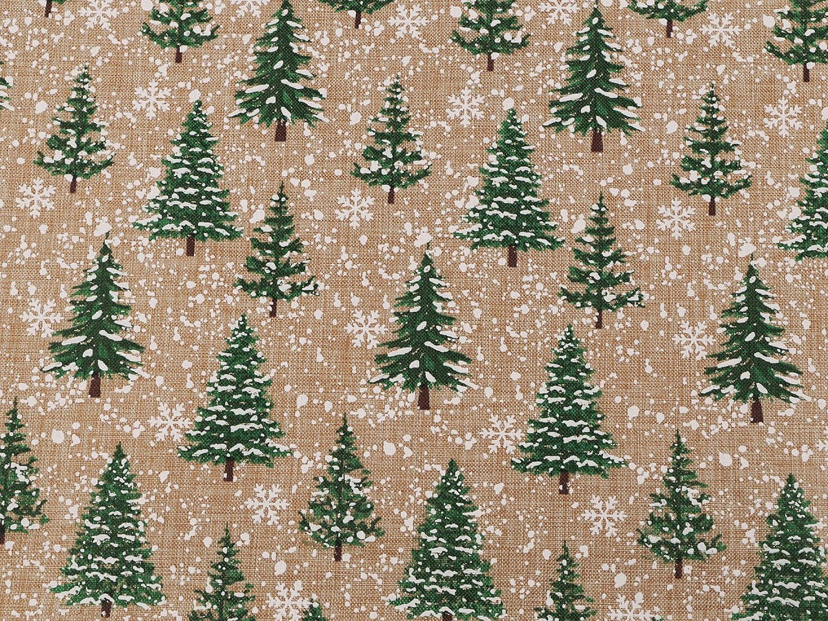 Tissu décoratif de Noël avec sapins et neige – disponible en ligne chez Šarlotes audumi