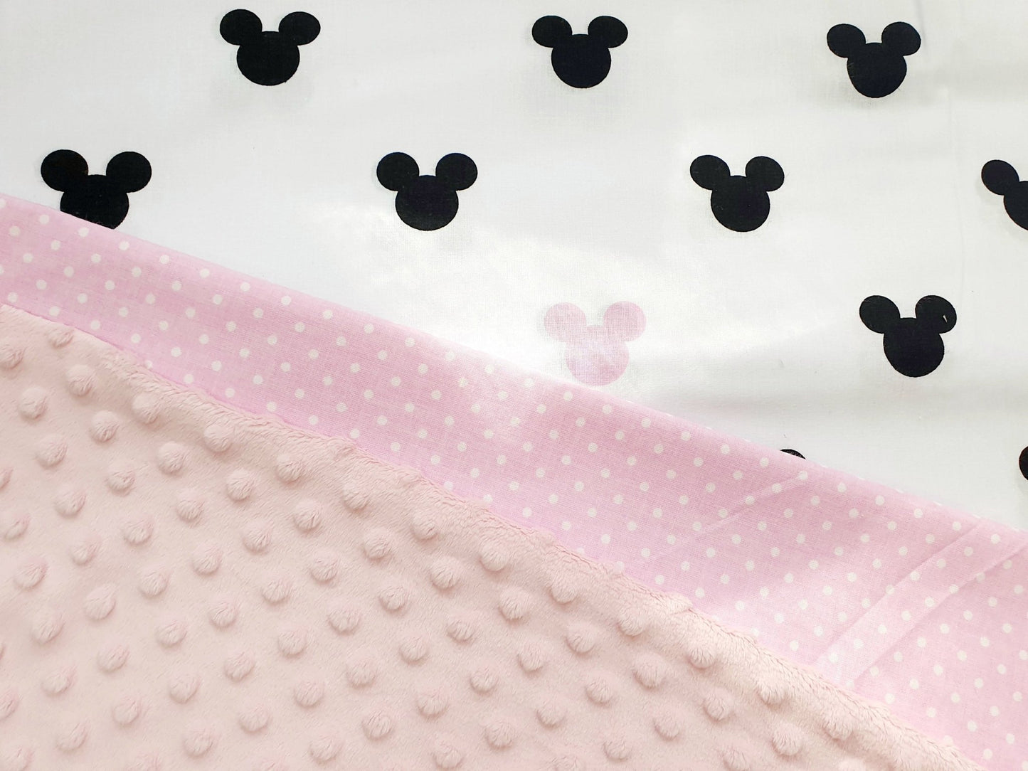 100% Cotton fabric-white polka dots on a pink background (4 mm) 130 g/m²
