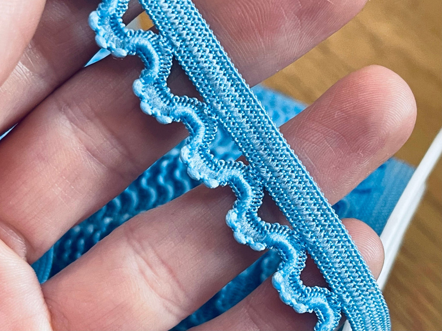 Gummiband mit Spitze-1,6 cm hellblau