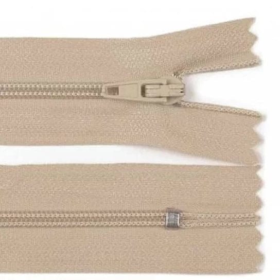 alt
Closed cream zipper