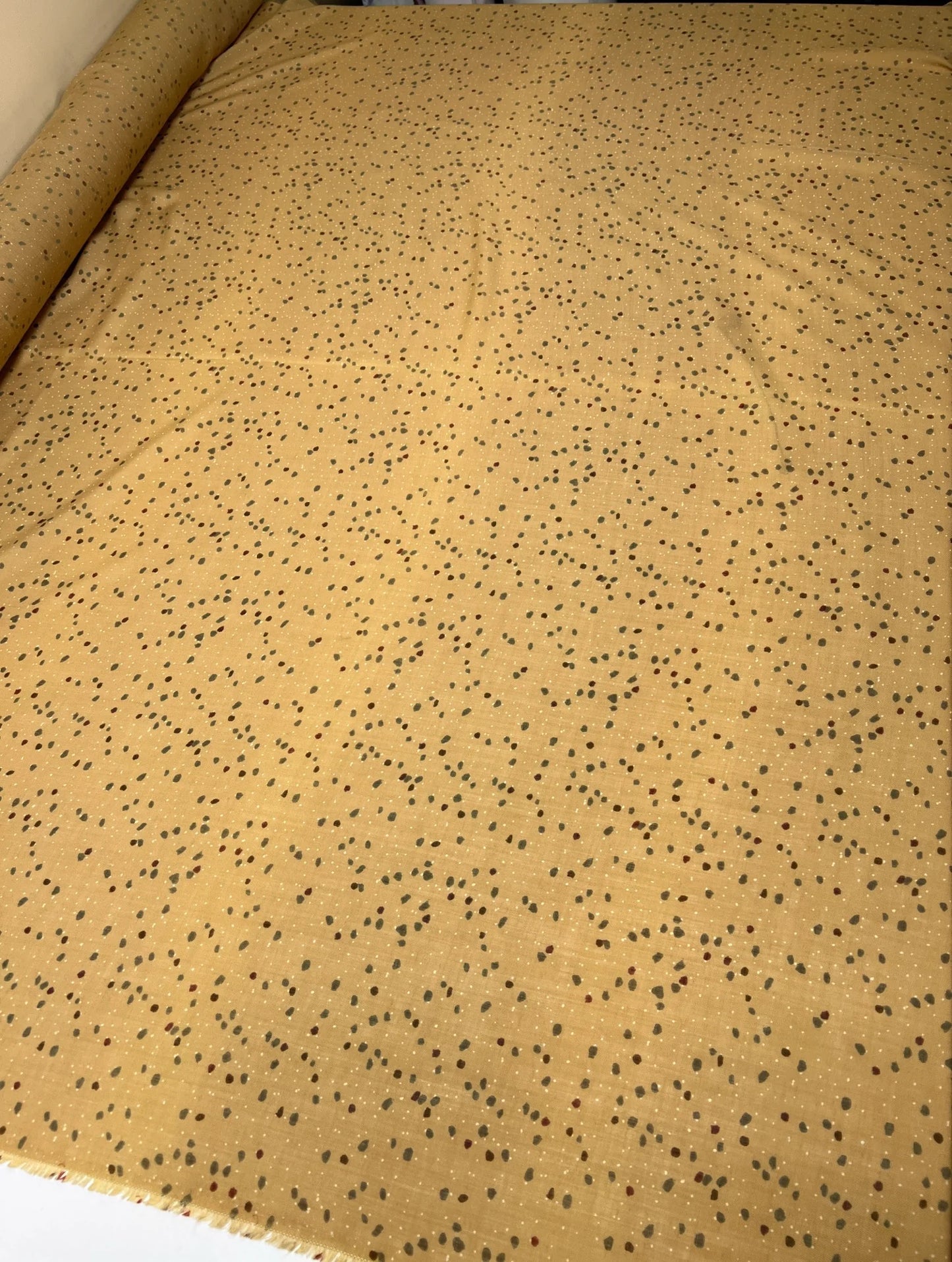 Tissu acrylique italien à pois beige et marron 130 g/m²