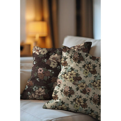 Fleurs en tapisserie aux accents dorés sur fond brun
