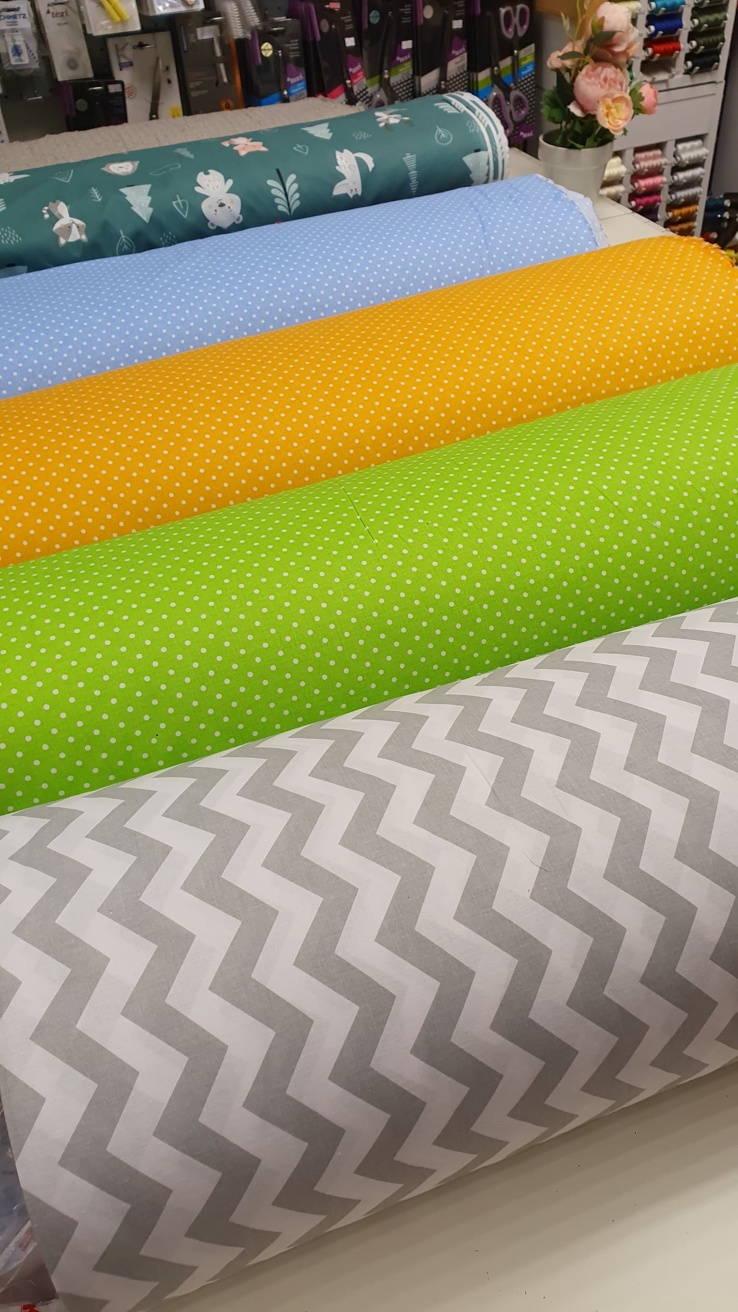 100% Cotton fabric - white polka dots on a yellow background (4 mm) 130 g/m²