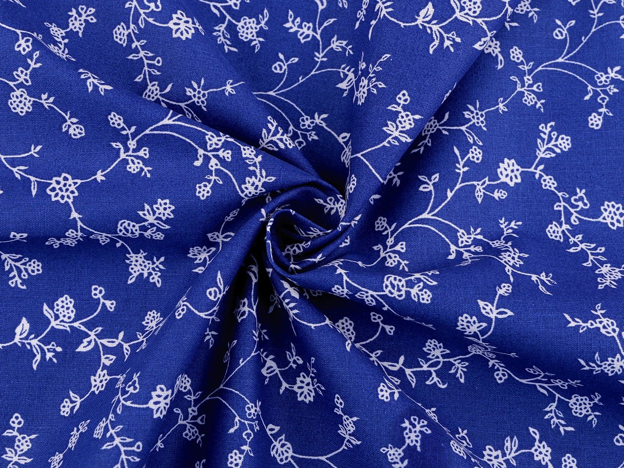 txt
Image avec tissu 100 % coton - fines fleurs blanches sur fond bleu roi, 125 g/m² – disponible chez Šarlotes audumi