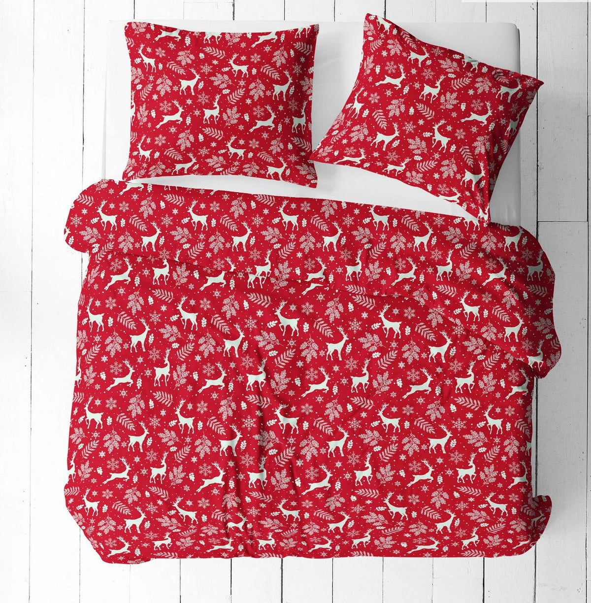Image avec tissu 100 % coton : cerfs blancs sur fond rouge – disponible en ligne chez les tissus de Charlotte