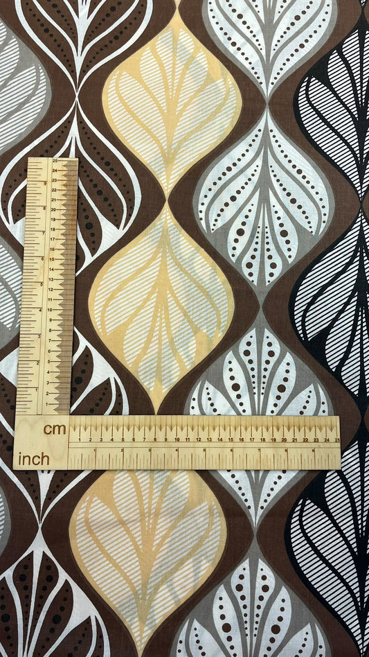 Image de tissu 100 % coton, motif feuilles beige-gris – disponible en ligne, Šarlotes audumi