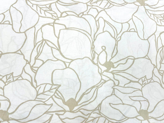 100% Baumwollstoff - beiges Blumenmuster auf weißem Hintergrund 130 g/m²