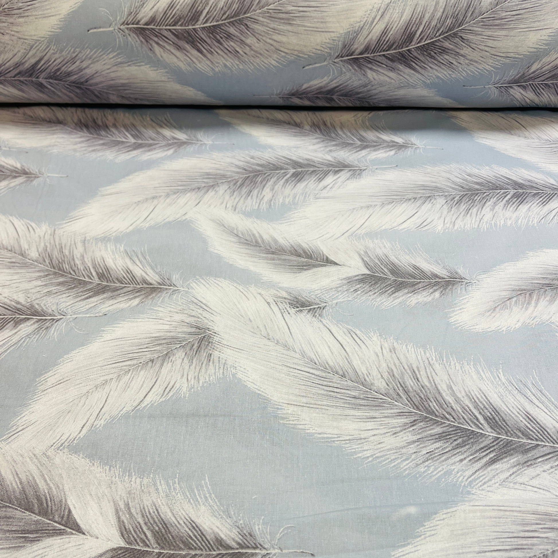 Image avec tissu 100 % coton - duvet 220 cm 146 g/m² – disponible chez Šarlotes audumi