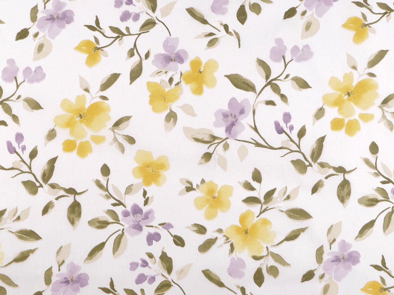 Bild mit 100 % Baumwollstoff – gelben und lila Blumen – online erhältlich bei Šarlotes audumi