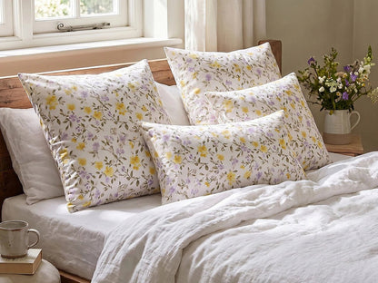Bild mit 100% Baumwollstoff – gelben und lila Blumen – online erhältlich bei Šarlotes audumi