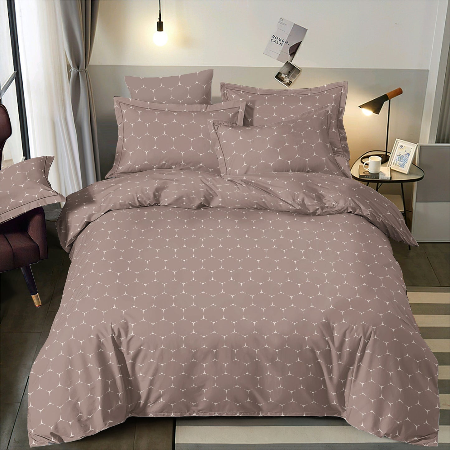 Image avec tissu 100 % coton à motif géométrique, 220cm 146 g/m² – disponible chez Šarlotes audumi