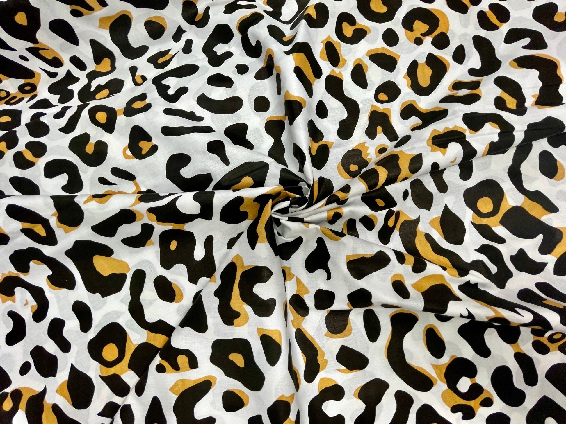 100% Cotton fabric - leopard print 220cm 125 g/m²
