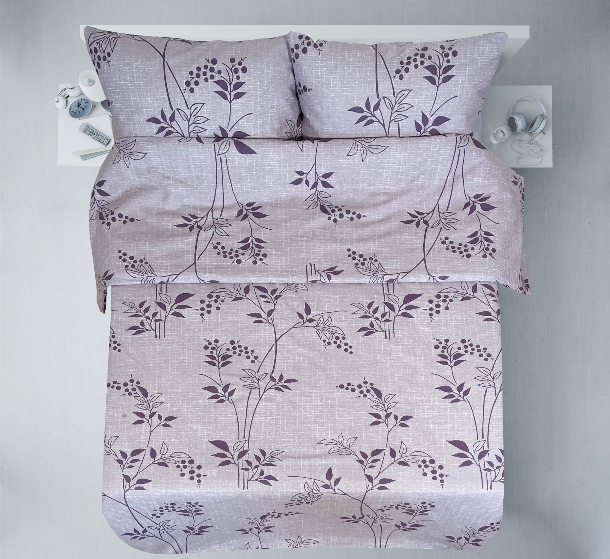 Tissu 100% coton - motif feuilles lilas 220cm 146 g/m²