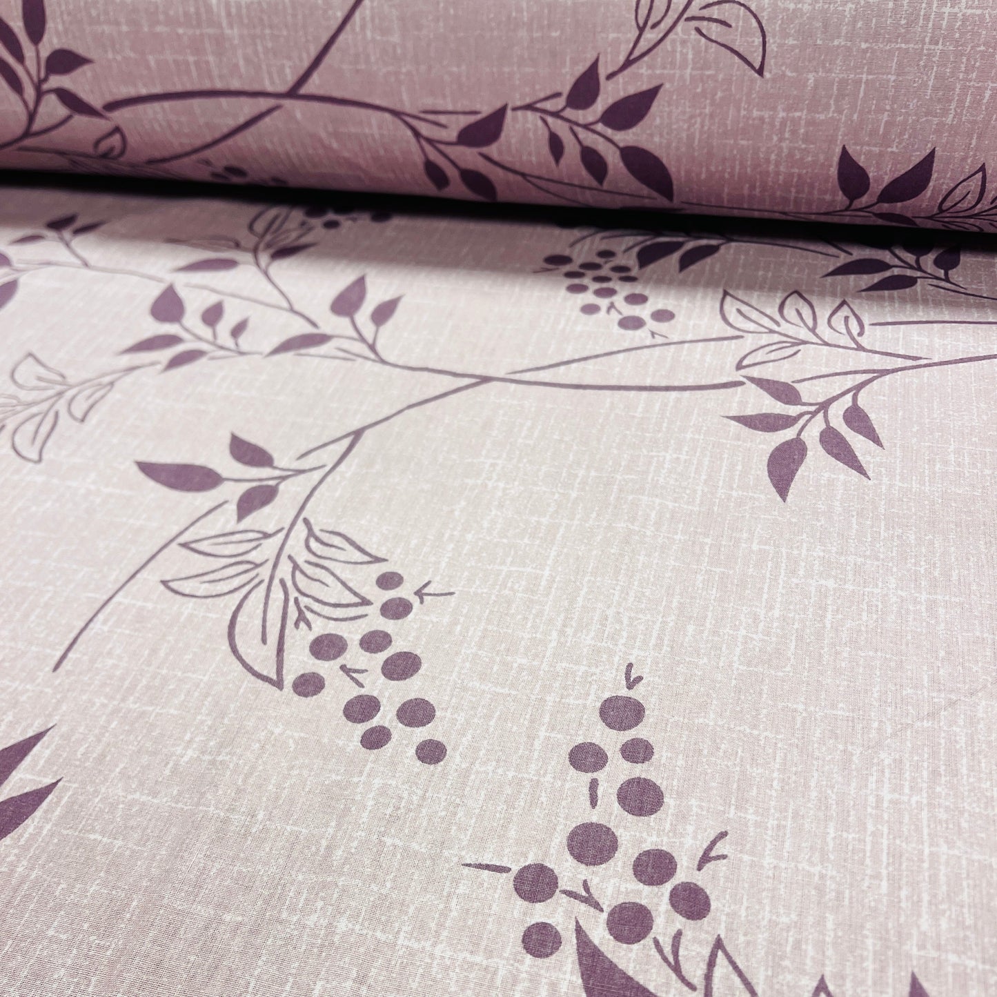 100 % tissu en coton - motif feuilles lilas 220 cm 146 g/m²